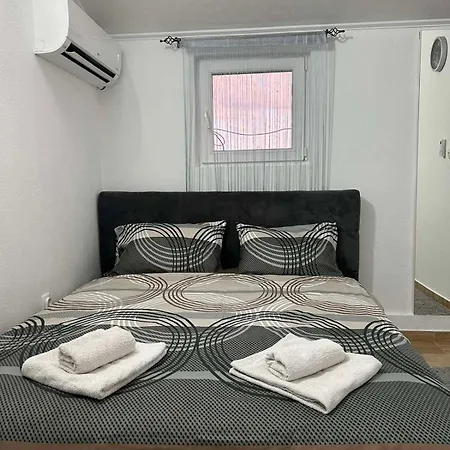 Stan Na Dan Ninic Apartment *